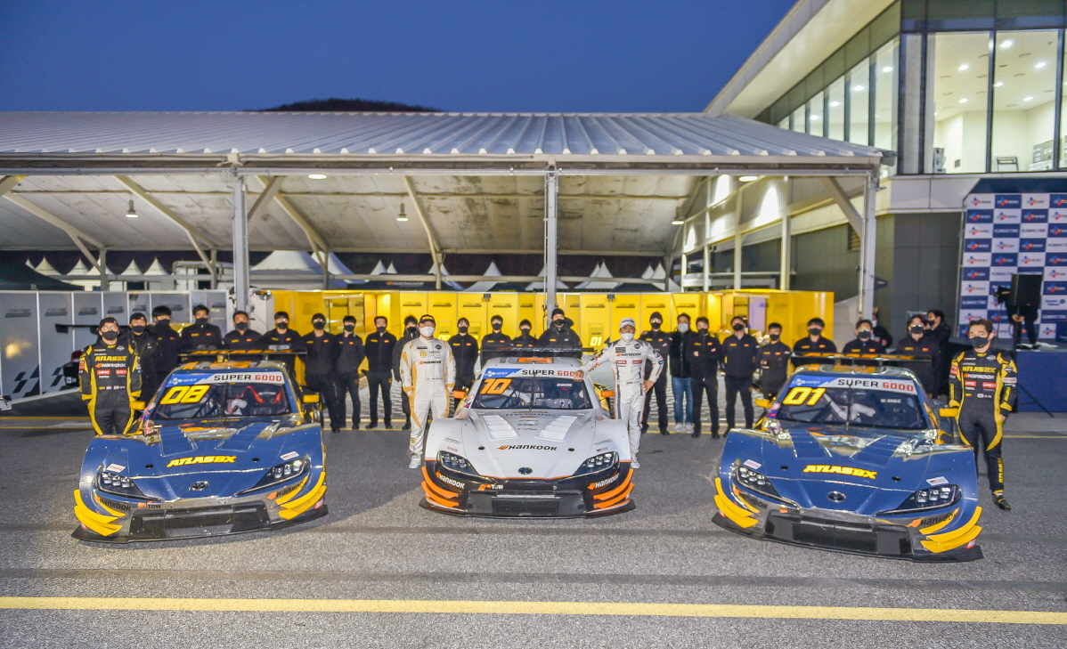 아트라스비엑스모터스포츠팀단체사진