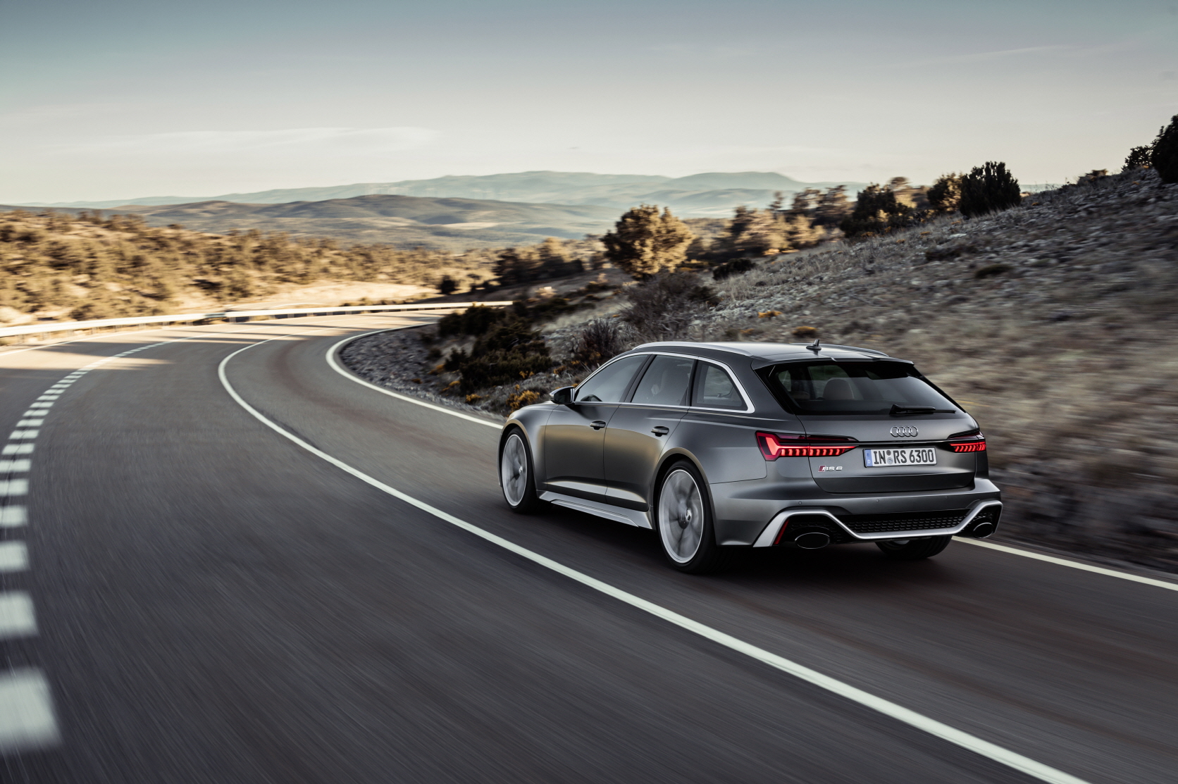 아우디RS6아반트주행이미지