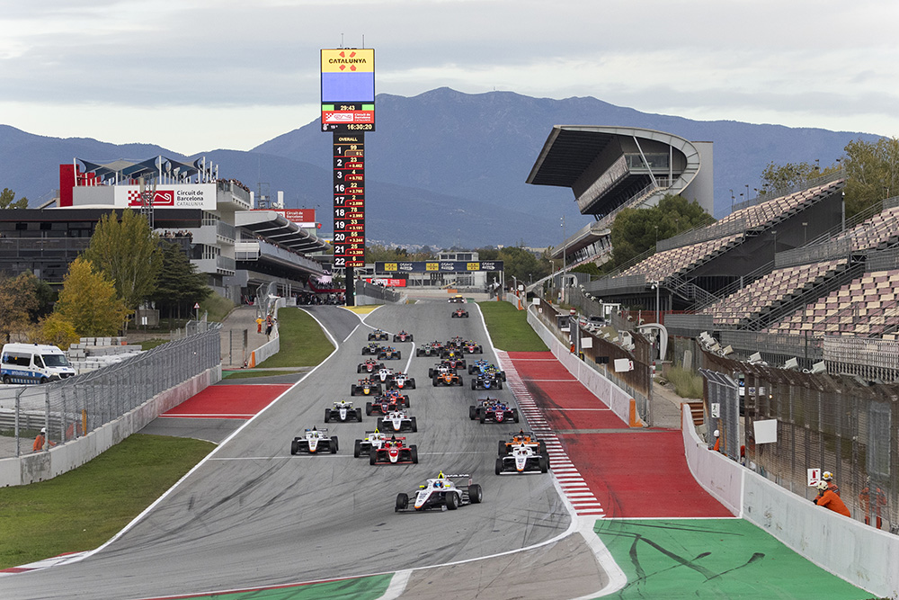 champion_strauven_claims_ninth_win_of_the_season_at_the_finale_of_the_spanish_formula_4_championship_in_barcelona