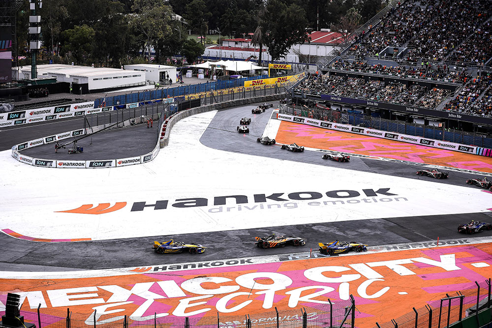 포뮬러_e_2025_한국_멕시코_e_prix_경기_장면_1
