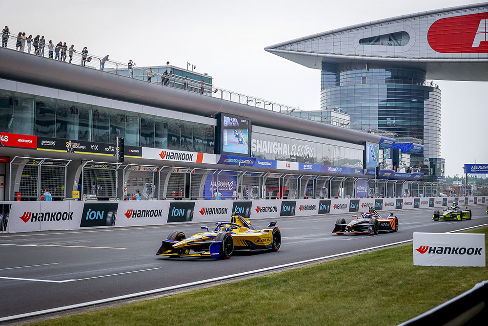 포뮬러_e_2025_한국_멕시코_e_prix_경기_장면_2